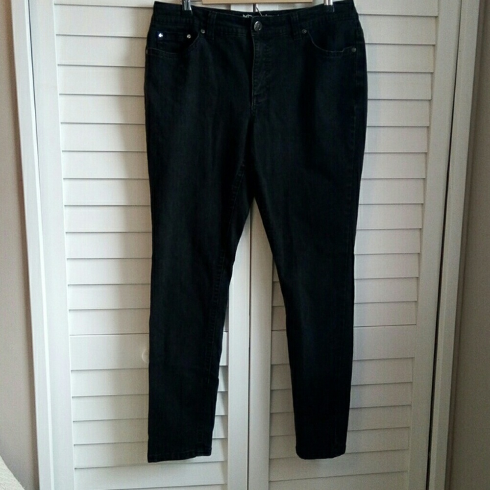 Women ND Weekend Size 14Slim Leg